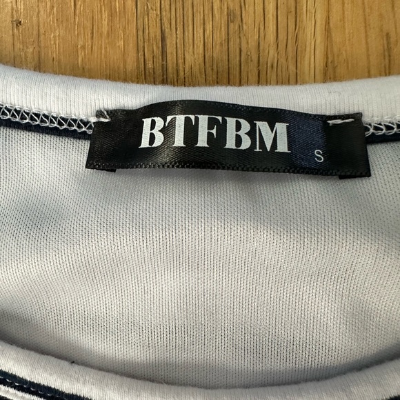 *last day 5/12!* BTFBM | Women’s white and navy striped, side rouched, dress - Picture 2 of 16